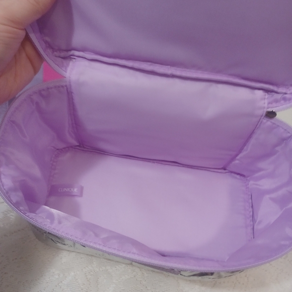 Clinique Bags - Picture 8 of 9
